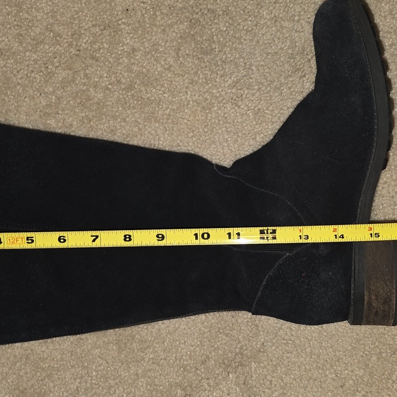 UGG Women's Black Winter Boots - Picture 8 of 16